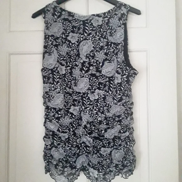 Apt 9 black and white Sexy Sleevelees top XL - Picture 2 of 3